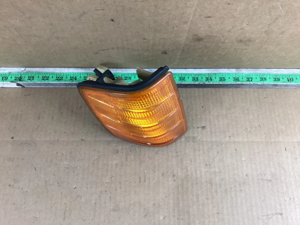 1984-1993 Mercedes-Benz 190E luz de seta dianteira direita 1305232914 fabricante de equipamento original - Imagem 2 de 4