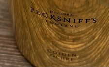 Sugerowana cena detaliczna 59 £ Pecksniff's Golden Ochre 550g Duża luksusowa świeca zapachowa Idealny prezent