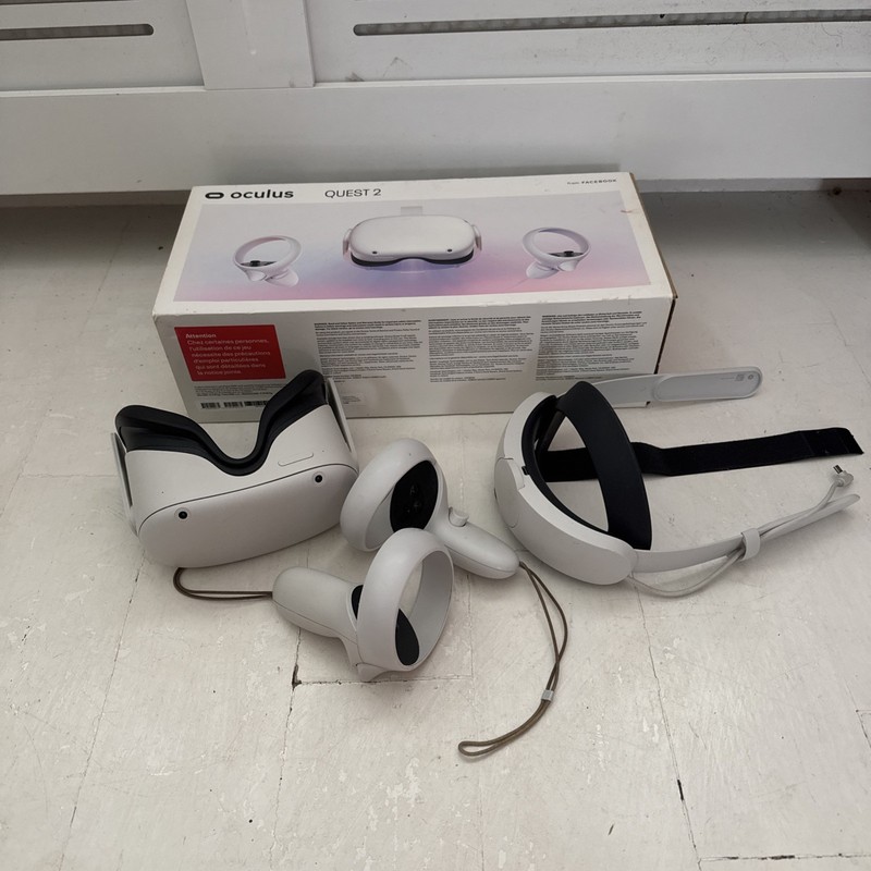 Oculus Meta Quest 2 Virtual Reality Headset BUNDLE  128 GB (spares and repairs)