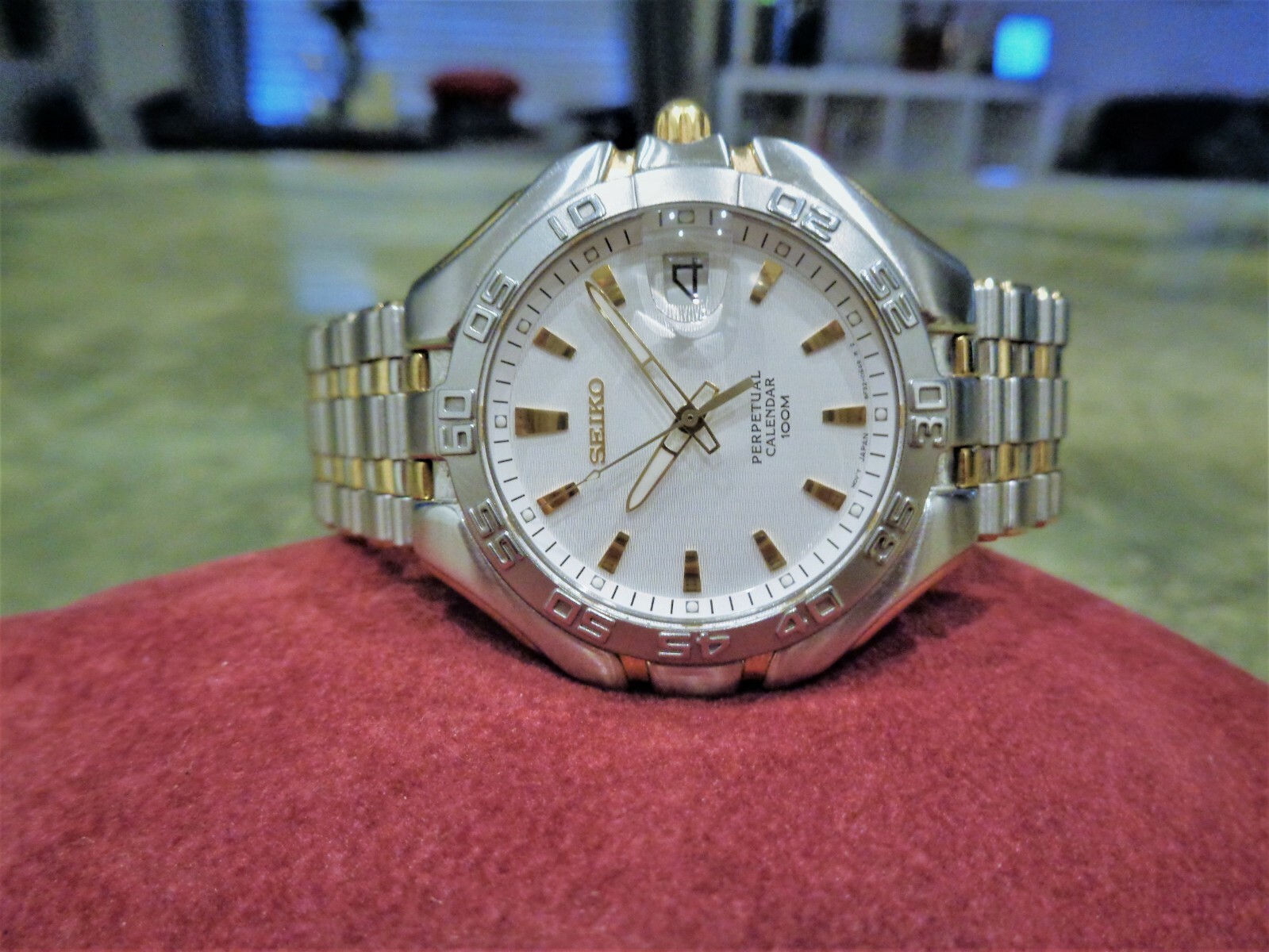 seiko titanium perpetual calendar watch