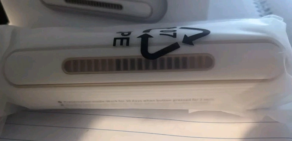 EraClean Refridgerator Air Purifier Odor Eliminator Deodorizing Sterilize - Image 2 of 4