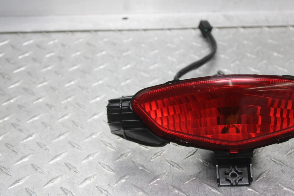 Luz de freno trasera Suzuki vstrom 650 DL650A 2013 ABS 35710-11J01 Foto 2 de 4