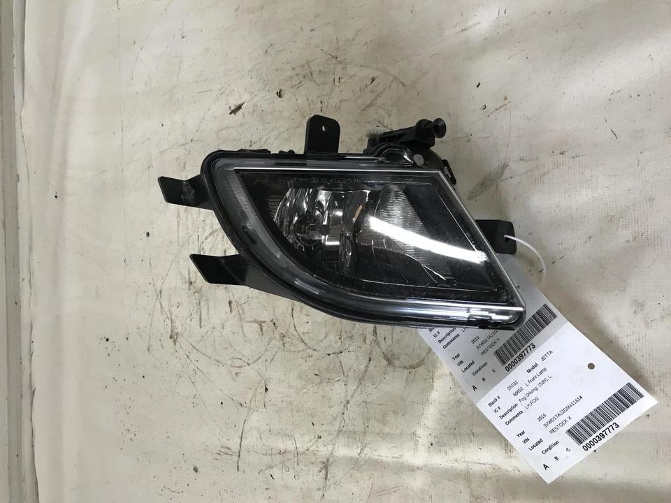 Luz de conducción usada se adapta a: Volkswagen Jetta SE 2016 L. Grado A Foto 3 de 4