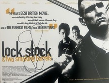 Jason Statham/Guy Ritchie signierter Schlossbestand & zwei rauchende Fässer 11 x 14 Foto