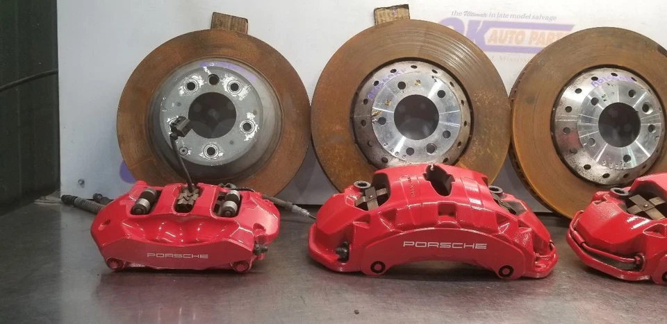 16 PORSCHE CAYENNE GTS 958 BRAKE CALIPER SET WITH ROTORS FRONT AND REAR RED Foto 2 de 4