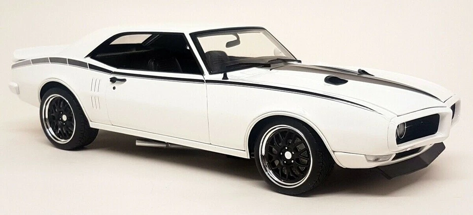 Acme 1/18 Pontiac 1968 Firebird Street Fighter White Diecast Model Car - Image 3 of 4