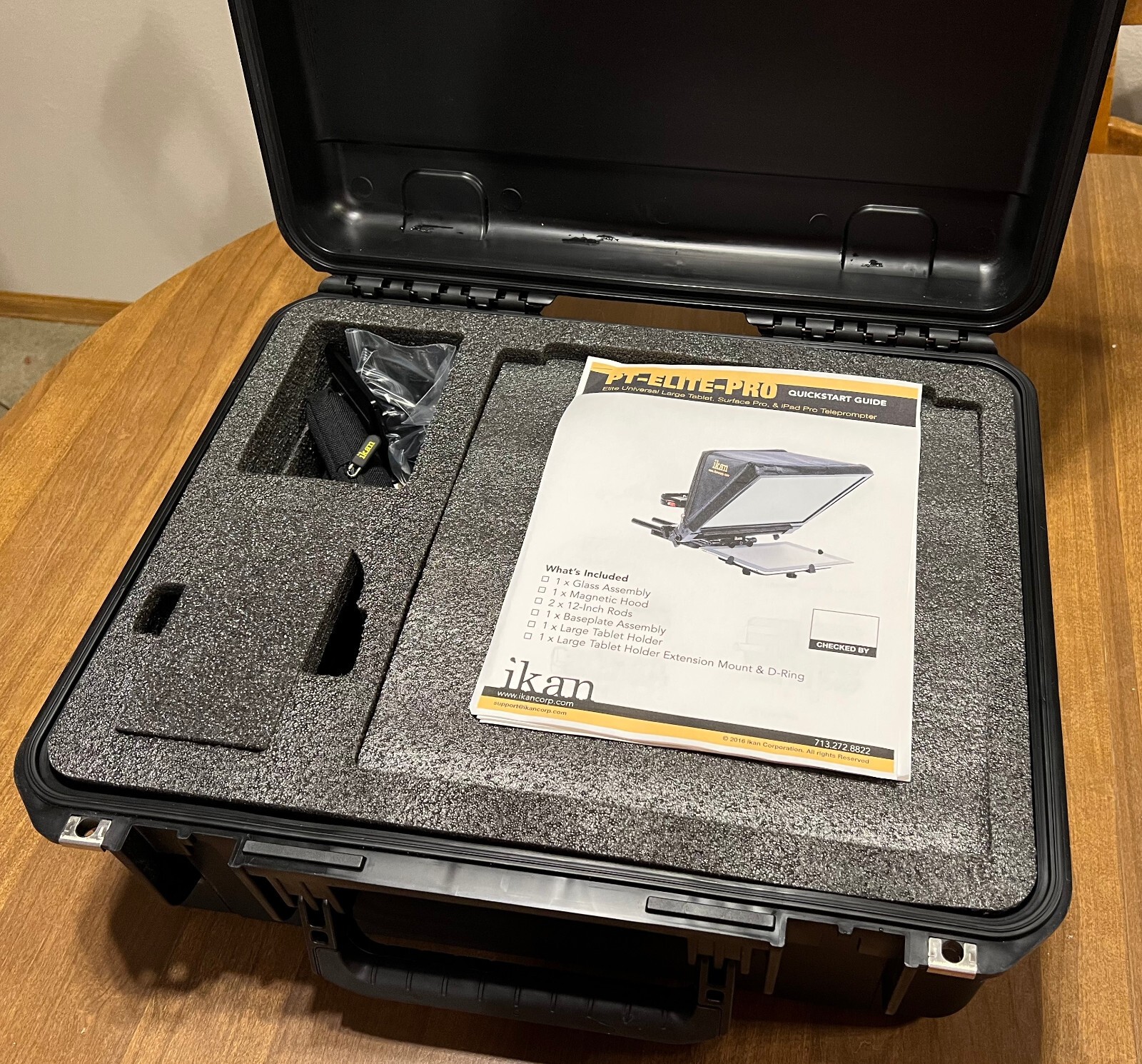 Ikan PT-Elite-Pro Universal Large Tablet Teleprompter In Carrying Case