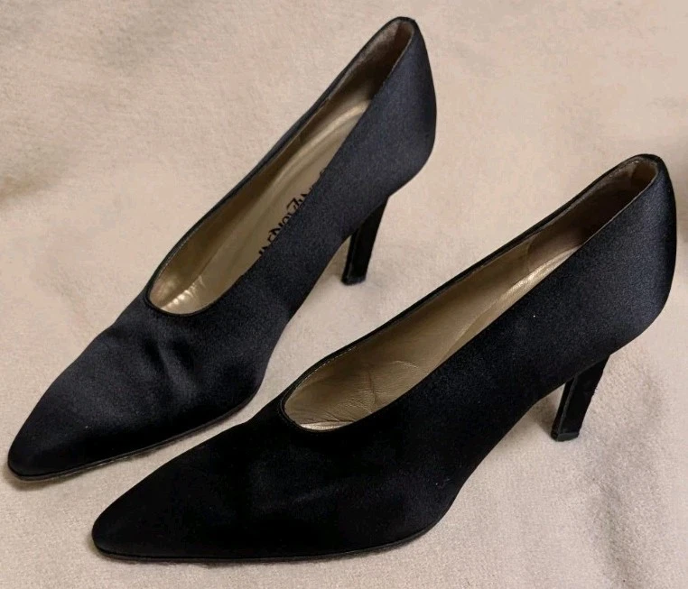 Salto Feminino Vintage Yves Saint Laurent Gala Cetim Preto Tamanho 7M Itália - Imagem 2 de 4