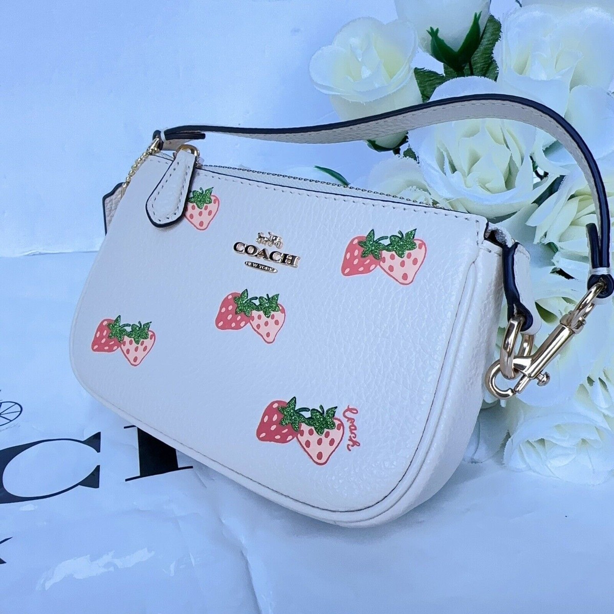いちごがキュート♪【COACH】ノリータ 19 ショルダーバッグ NWT Coach Nolita 19 Small Crossbody Bag with Strawberry