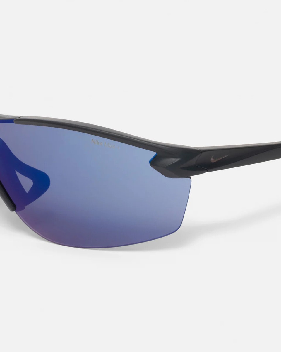 Stussy x Nike Victory Elite Sunglasses LIGHT BONE / BLACK Stussy x Nike Victory Elite Sunglasses LIGHT BONE / BLACK