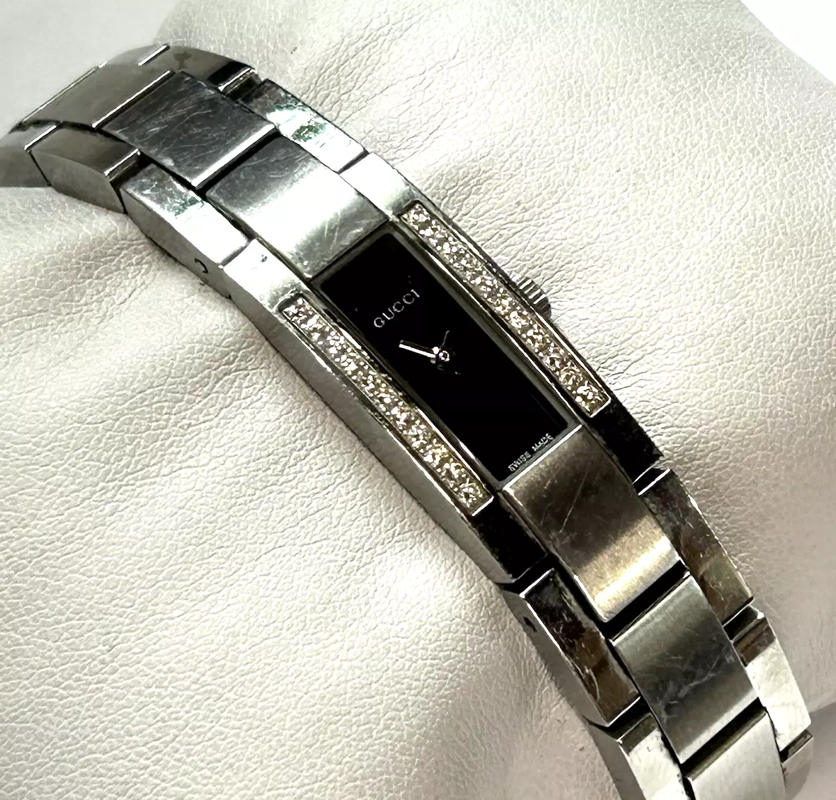 Montre femme GUCCI 4600L sertie de diamants cadran noir acier inoxydable
