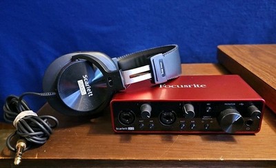 Focusrite Scarlett 2i2 3rd Gen W/Headphones