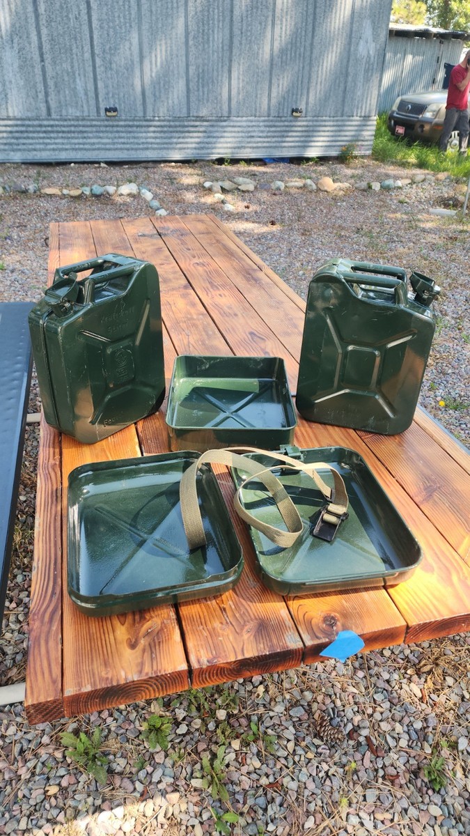Vintage German Military Kraftstoff 5 Liter Jerry Can Set (TGL 4368