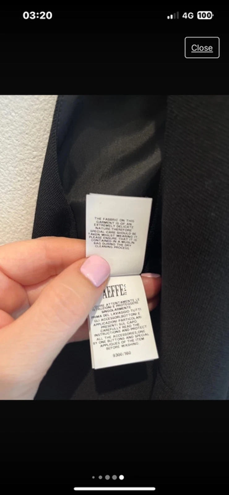 Abito Moschino nero senza maniche con strass ? Design