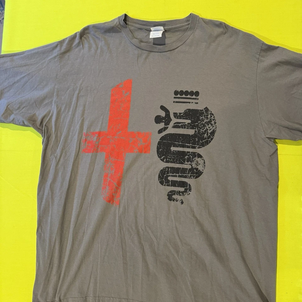 Camisa gris con logotipo de carreras Alfa Romeo XXL para hombre Foto 2 de 4