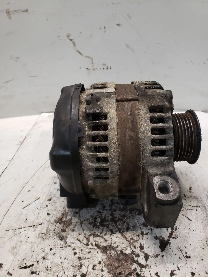 Alternator Fits 05-11 STS 1380727 - Image 2 of 4