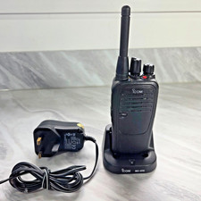 x1 ICOM UHF Analogue Radio with BC-213 Desktop Charger and Power Lead.