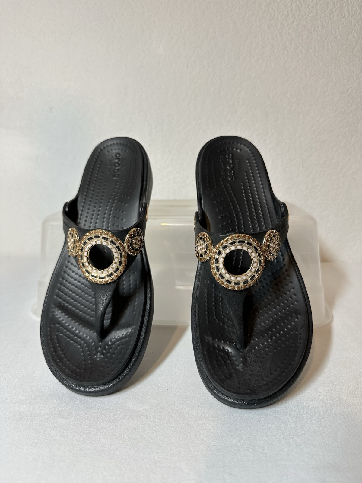 Crocs Sanrah Diamante Embellished Wedge Flip Flop Womens Size 8 Black Gold