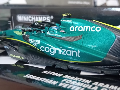 Minichamps 1:43 Aston Martin AMR22 Sebastian Vettel - 2022 Japanese Grand Prix - Picture 6 of 10