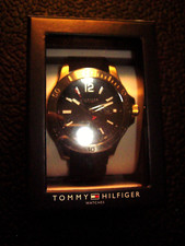 NUEVO RELOJ TOMMY HILFIGER AUTOMÁTICO CARA NEGRA + CARTERA RFID DE CUERO BONUS HILFIGER