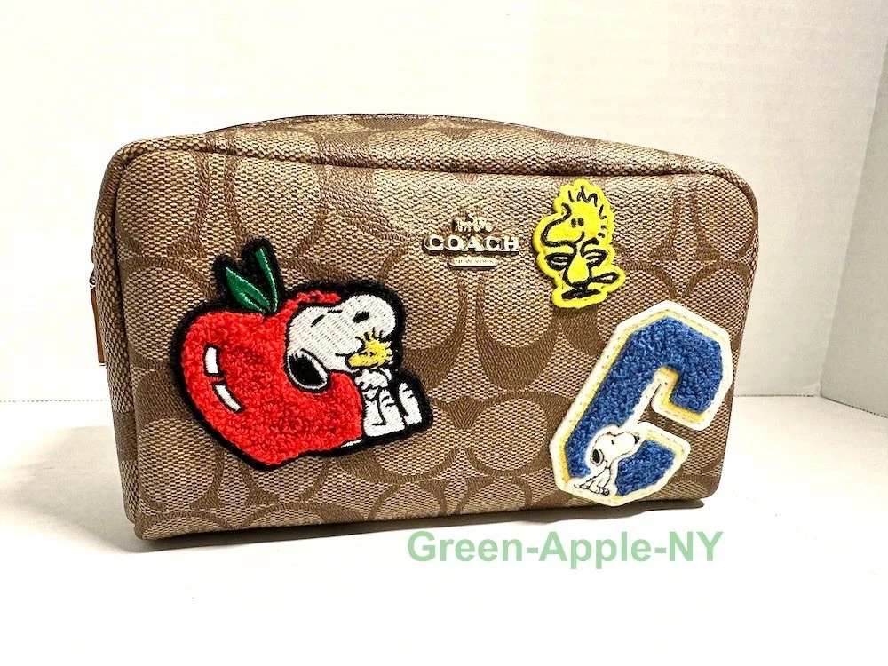 Astuccio cosmetico Coach x Peanuts Boxy nuovo con etichette firma tela toppe Varsity Snoopy