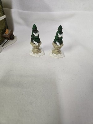 1992 Dept 56 Heritage Dickens Christmas Village Kings Road Post