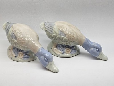 Goose Figurine Set of 2 Blue White Porcelain 4'' Head Down Geese