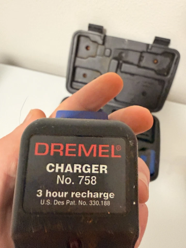 Kit de herramientas rotativas Dremel con estuche - Funciona muy bien - Faltan algunas brocas Foto 4 de 4