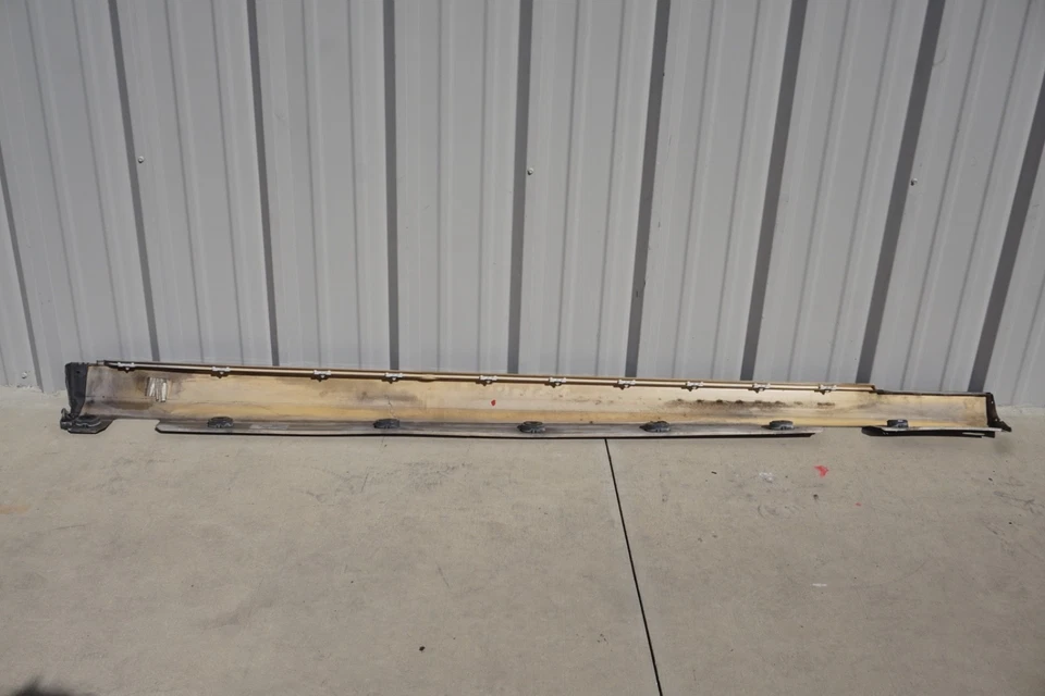 2010 - 2013 MERCEDES S550 W221 RIGHT PASS SIDE ROCKER PANEL SKIRT MOLDING OEM - Image 4 of 4
