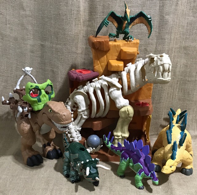 imaginext skeleton dinosaur