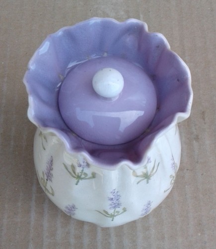 4.25" ROYAL WORCESTER LIDDED POT - LAVENDER - 2531. - Picture 10 of 12