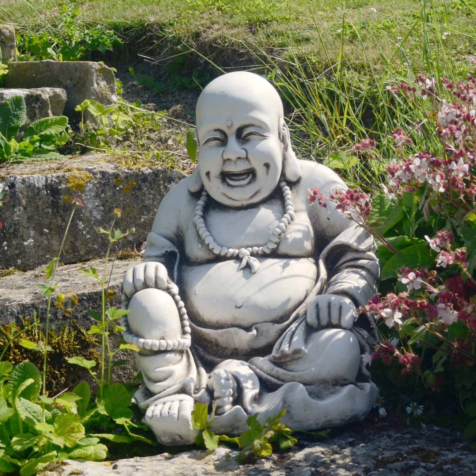 LOVELY ""SITTING BUDDHIST MONK"" FIGURINE / GARDEN STATUE, in STONE EFFECT XST/978