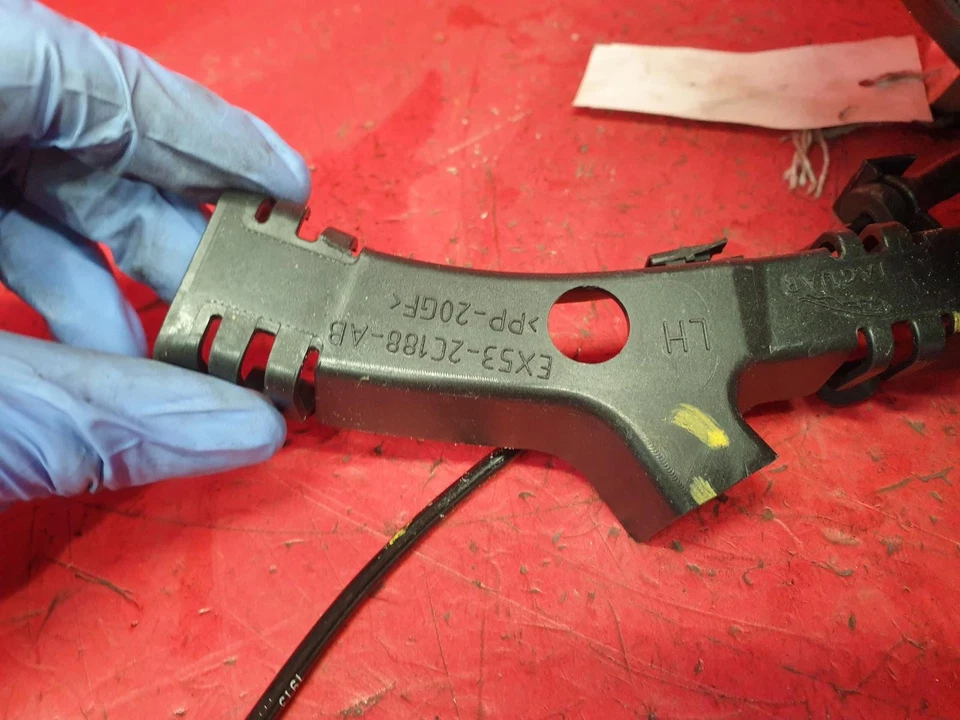 MOZZO JAGUAR TIPO F LATO PASSEGGERO POSTERIORE VICINO LH 20235.0L BENZINA - Immagine 2 di 4