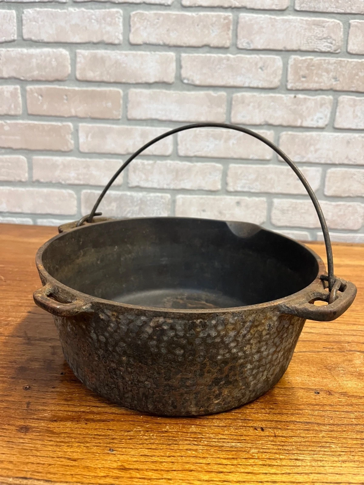 Vintage Chicago Hardware Foundry (CHF) Dutch Oven 88 Hammered (No Lid) Restore
Opens in a new window