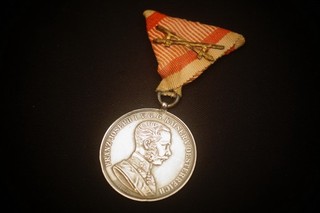 WK1 Große Fr.Joseph Tapferkreitsmedaille Silber am Band groß !
