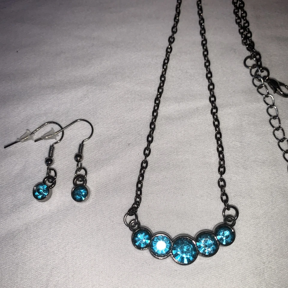 Nuevo conjunto de collar y pendientes de diamantes de imitación azul turquesa Foto 2 de 4