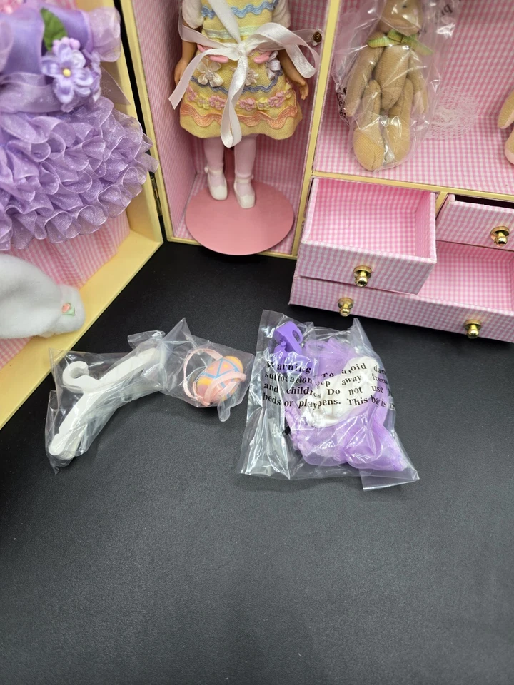 Robert Tonner Betsy Mccall 8" Doll Easter Trunk  Set - Image 4 of 4