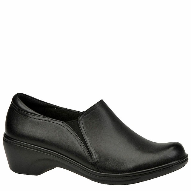 clarks slip resistant shoes