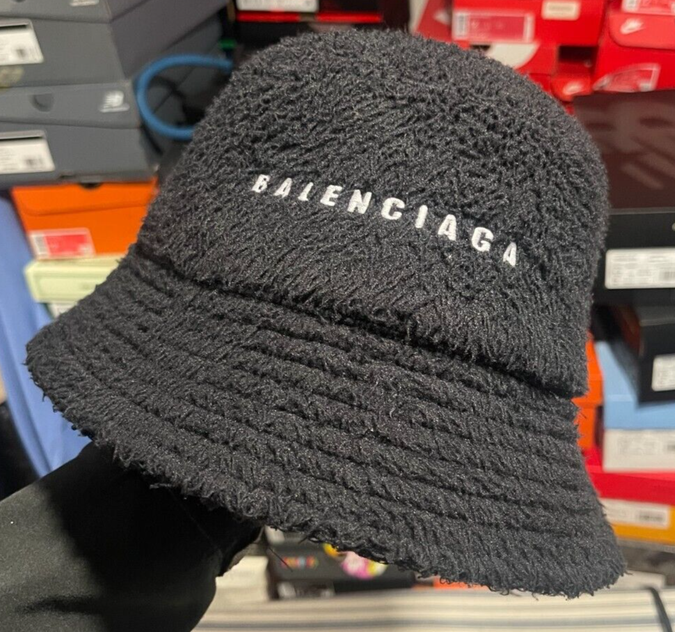 Authentic Balenciaga Unisex Sports Icon Fleece Bucket Hat in Blk
