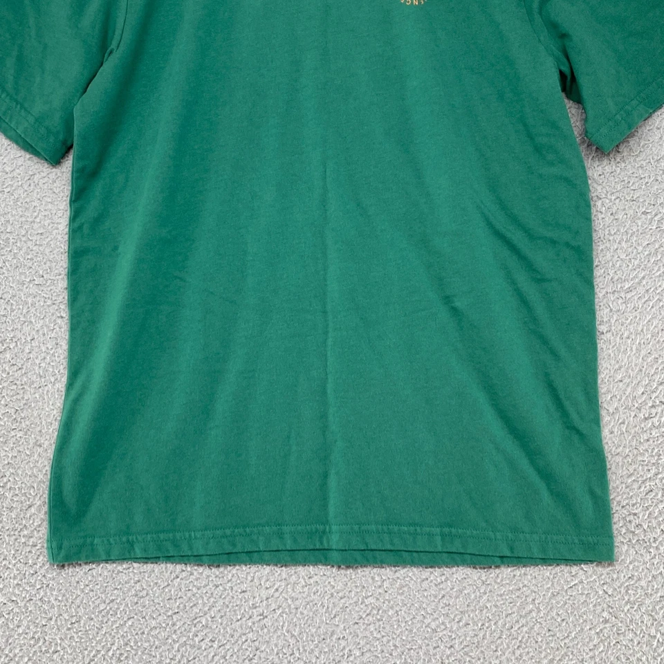 Camiseta REI Talla Pequeña Verde Gráfica Camiseta Ride Discover Wonder Dream Manga Corta Foto 3 de 4