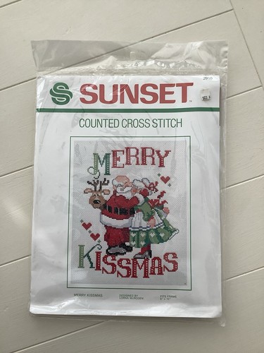 Sunset MERRY KISSMAS Santa & Mrs. Claus Cross Stitch 8" x 10" Kit #2910 VINTAGE - Picture 1 of 4