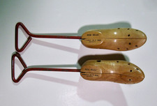 VINTAGE PAIR OF RED HEAD SHOE STRETCHERS - WOMEN'S NO. 3 HIGH