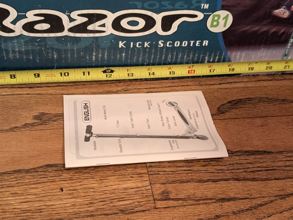 Razor Kick Scooter Vintage Principios de la década de 2000 Y2K Cromo y Negro ¡¡NUEVO EN CAJA COMO NUEVO!!! Foto 2 de 4