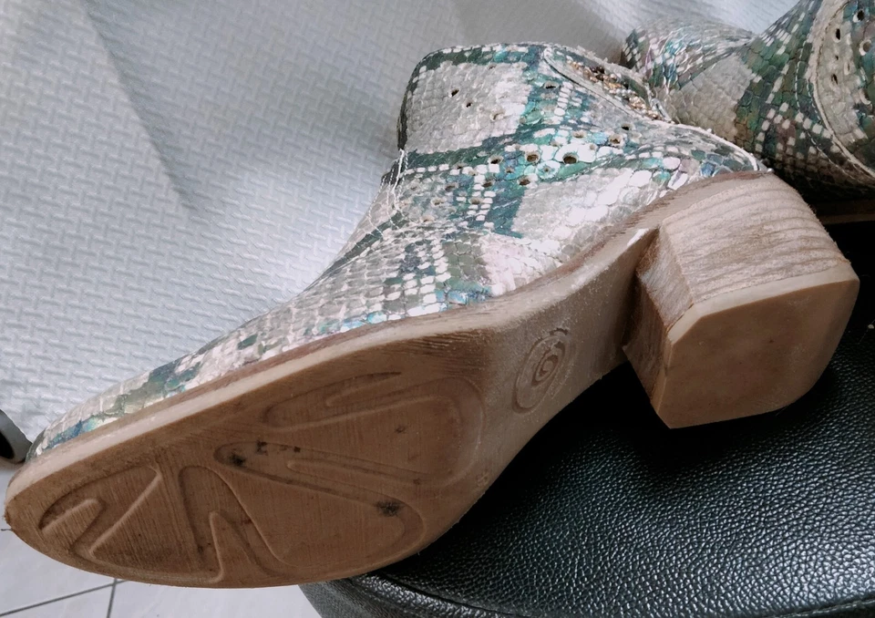 Bottines en cuir serpent " KHRIO " argent/bleu femme taille 36 talon bizeau 5 cm - Photo 4/4