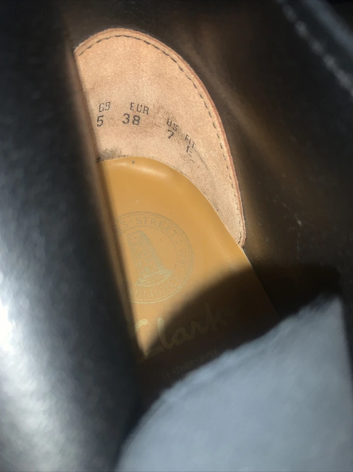 Clarks Women's Desert Boot 2 Lace-Up Desert Chukka Boot Black- Size 7 - Image 3 of 3