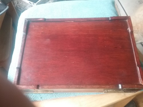 Chinese Wood Jewellery Box + contents.... Brass fittings + lock/key 30x20x7 cm - Picture 3 of 13