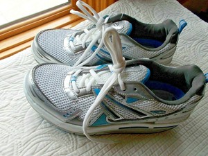 dr scholl's leather walkers