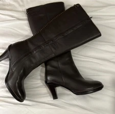 SOFFT TALL BROWN LEATHER HEELED BOOT Size 8 Wide NWT Retail $225
