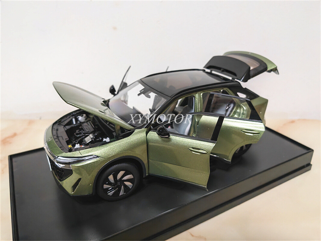 1:18 Nissan VENUCIA Large V 2023 DD-i Hyper hybrid version SUV