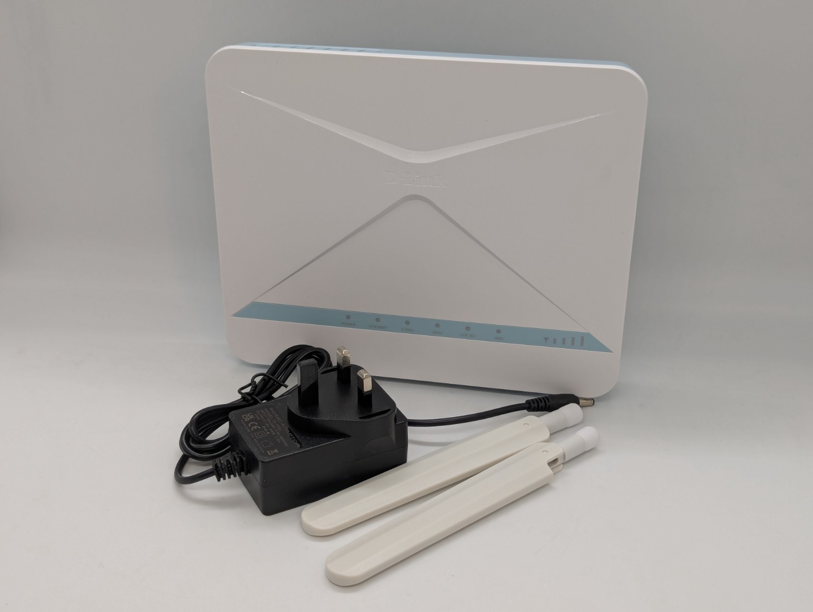 D-Link G416/B Eagle Pro AI AX1500 4G+ LTE smart router + power cable READ